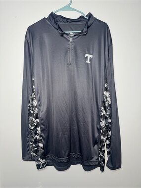 Colosseum Black Long Sleeve Pullover with Gray Camo Panels